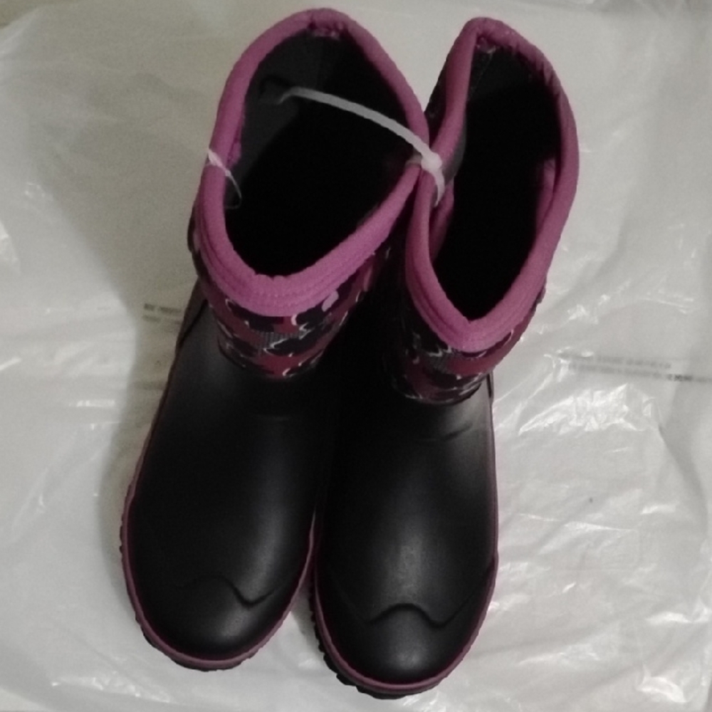 Bogs Kids Slip-On Clog in Black and Purple